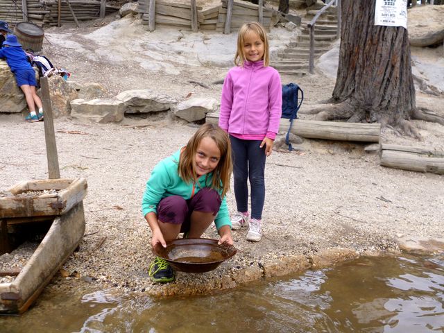Lilli und Elisa im Goldfieber