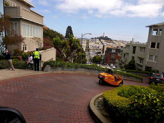 Lombard Street - Gottseidank gibt es Servolenkung